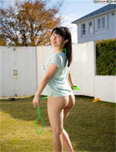 翘臀美女后进
