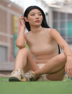 夕阳染红的街道下载