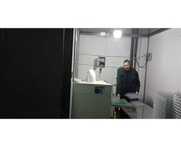 吸塑除(chu)塵車間一(yi)角