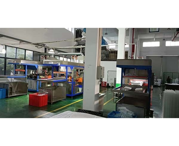 吸(xi)塑車間(jiān)一角