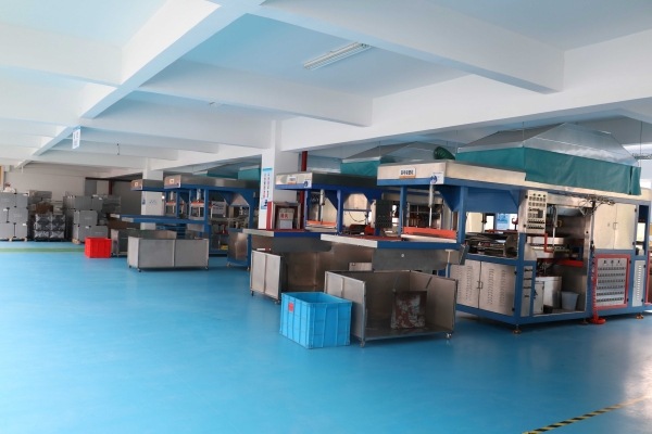 吸塑包(bao)裝生産(chan)車間