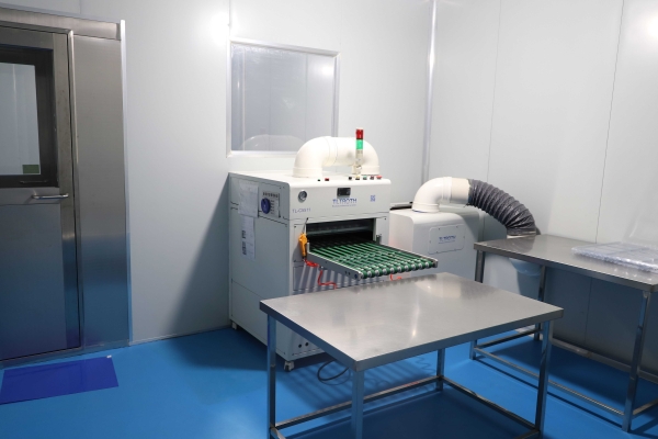 吸塑包(bao)裝生産車(chē)間