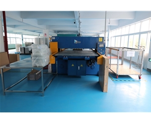 吸塑包裝生産(chǎn)車間