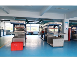 吸塑包(bao)裝生産車間